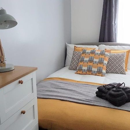 Townhouse @ Birches Head Road Stoke Bed and Breakfast Eksteriør billede
